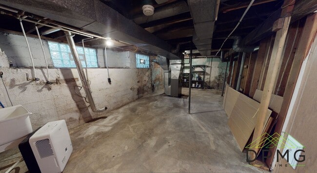 Building Photo - 317 Shepard St