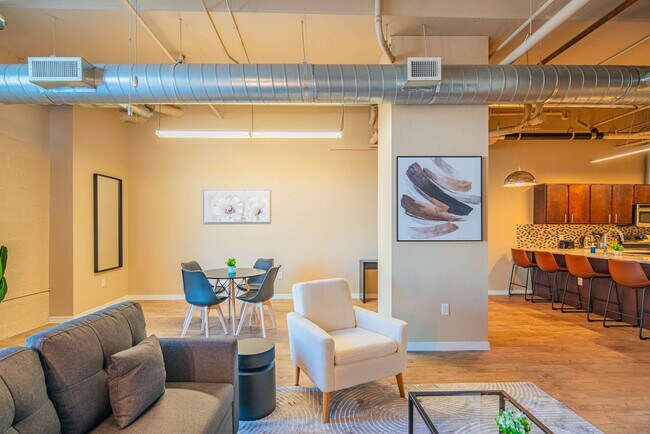 Building Photo - 1275 E University Dr