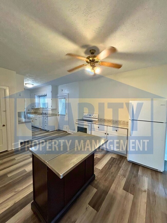 Building Photo - 2 bedroom apartment next to Lee University...