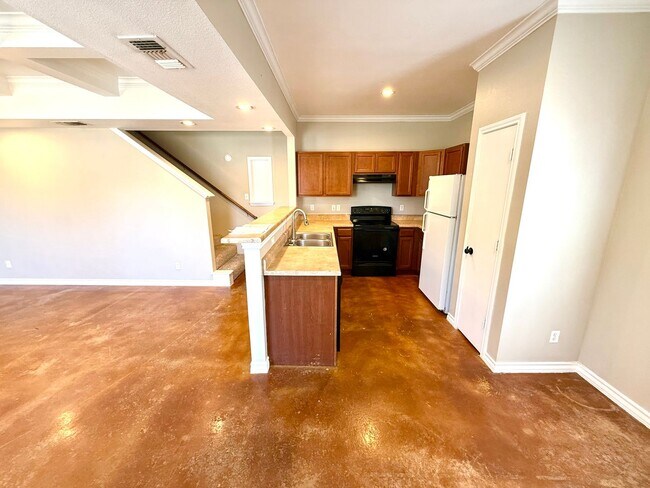 Building Photo - 5026 Summit Wood