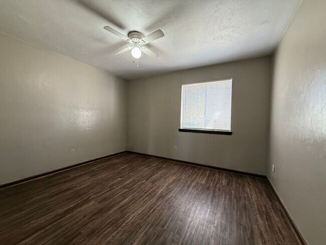 Building Photo - 1411 Lazy Brook