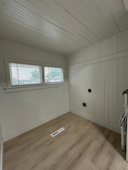 Building Photo - 3442 S 200 E