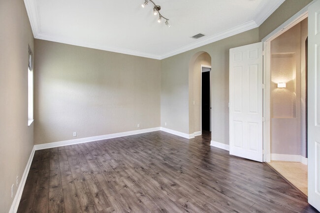 Building Photo - 12370 NW 78th Manor