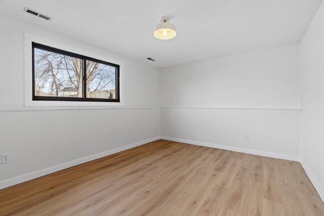 Building Photo - "Charming 4-Bedroom Home with Granite Elegance in Lino Lakes – 2584 Sq Ft of Comfort!"