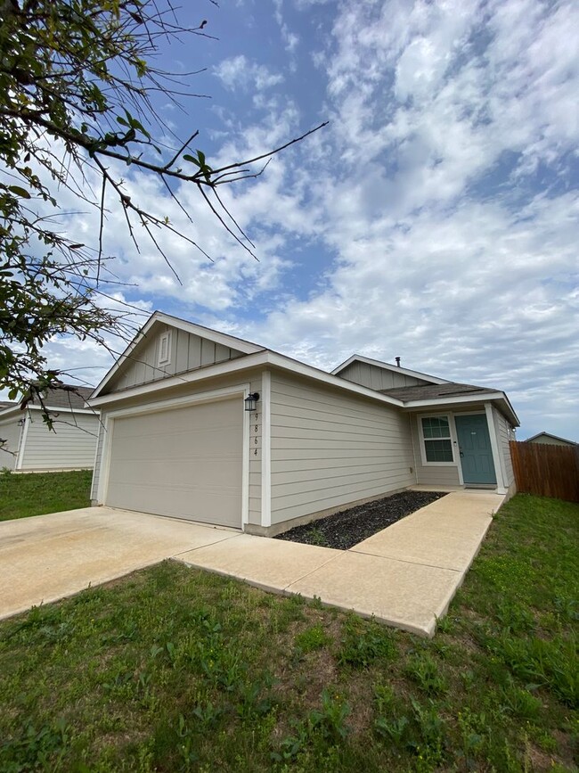 Building Photo - Move in Ready 3 bd/2 ba with bonus rooms!