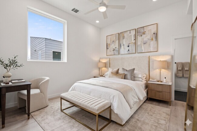 Building Photo - Room in Apartment on N Bluff Dr
