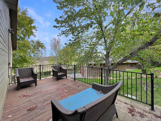Building Photo - 5000 S Deselm Way