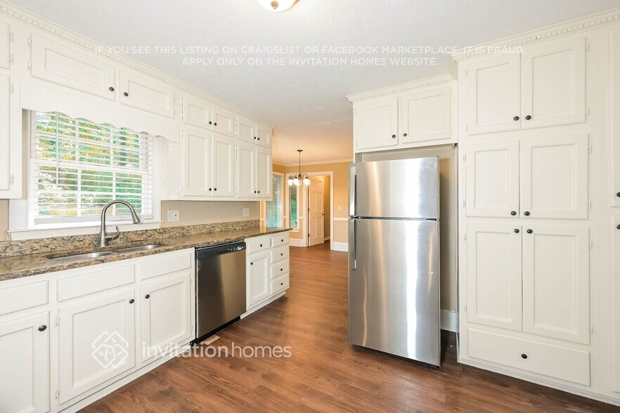 Building Photo - 2350 Ciji Cir