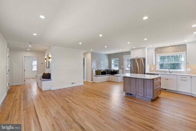 Building Photo - 706 Sonora Ave