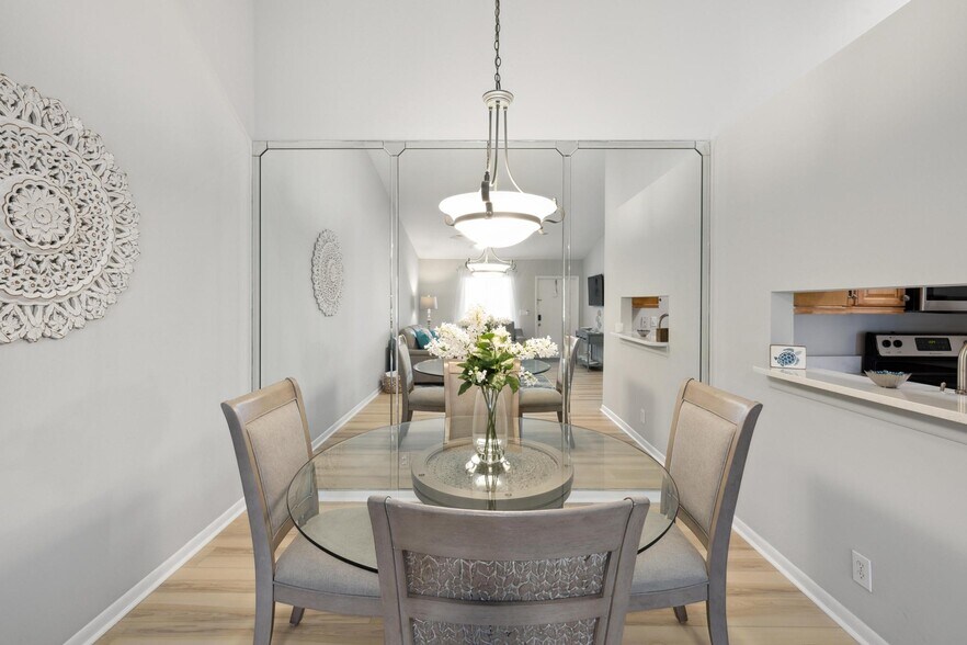 Building Photo - 6271 Chasewood Dr