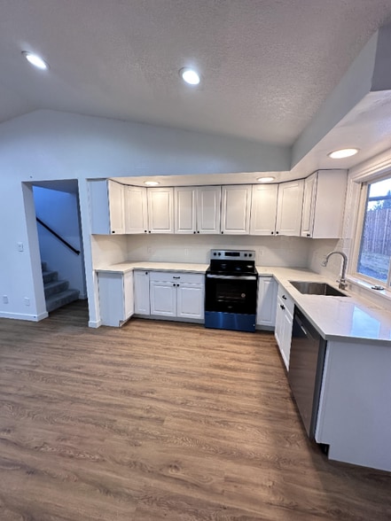 Building Photo - 13179 SW 64th Ave