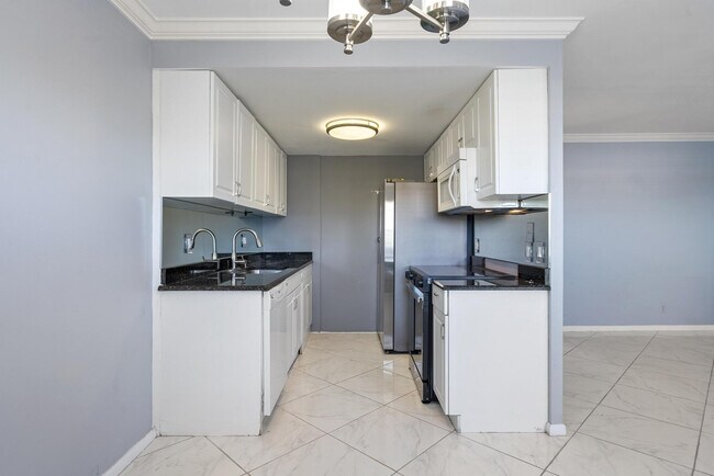 Building Photo - 4036 Cornwall B