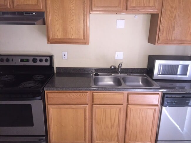 Building Photo - 2 Story Townhouse in Hawthorne Reserve