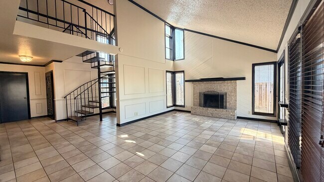 Building Photo - 13738 Tajamar St