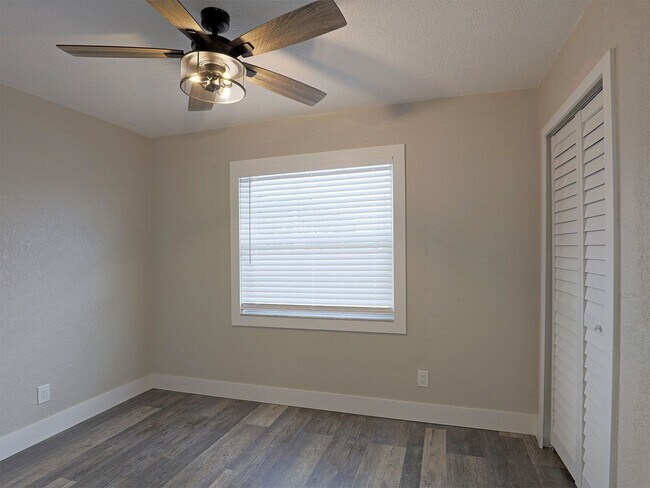 Building Photo - Duplex- Fort Myers Duplex 14181