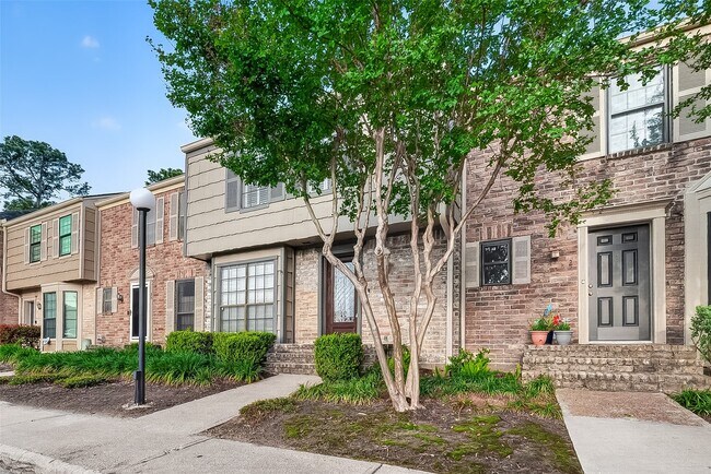 Building Photo - 7505 Memorial Woods Dr