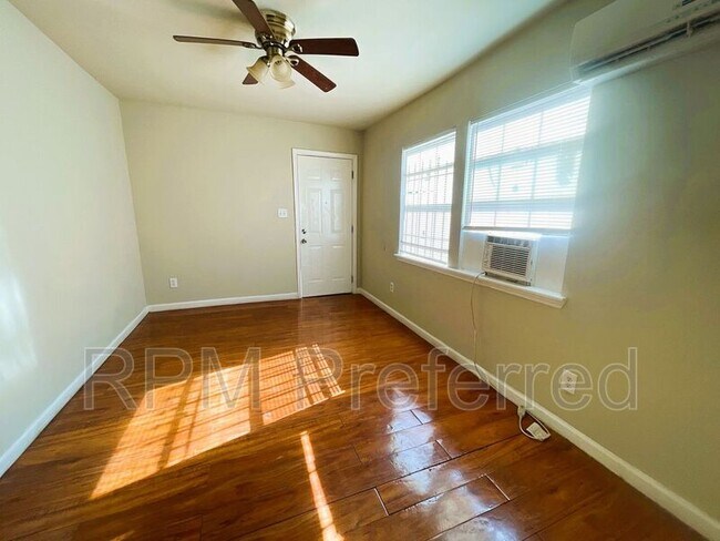 Building Photo - 3813 Drew St