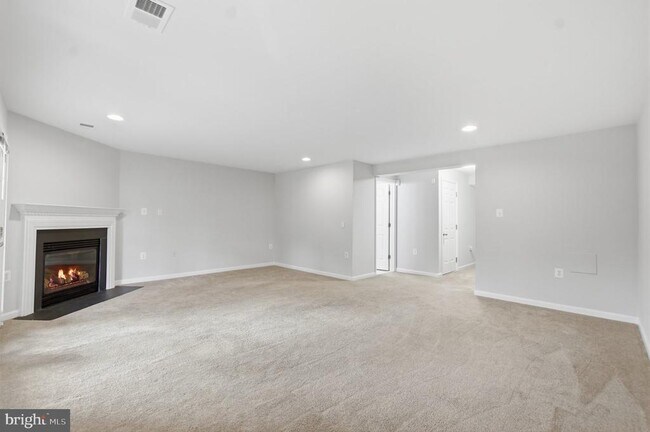 Building Photo - 899 Stonefield Square NE