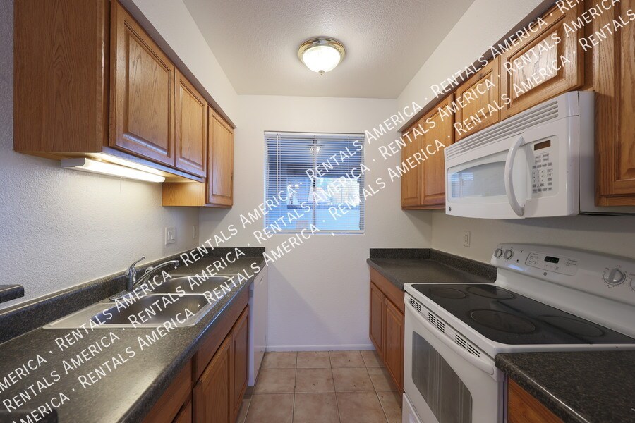 Building Photo - 9029 W Elm St