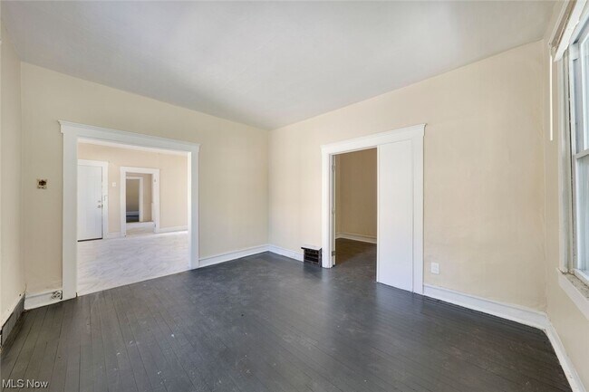 Building Photo - 7507 Batavia Ave