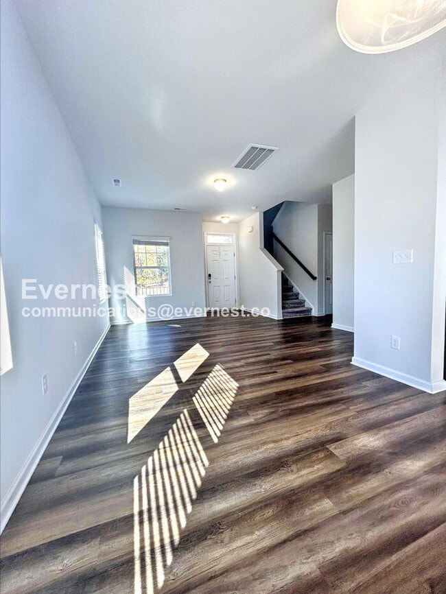 Building Photo - Limited Time Special Offer / 3 Bed, 3 Bath Home with Garage / Pet-Friendly / Vouchers Accepted / ...