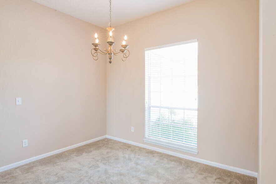 Building Photo - 744 Flowers St