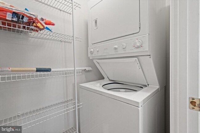 Building Photo - 631 D St NW