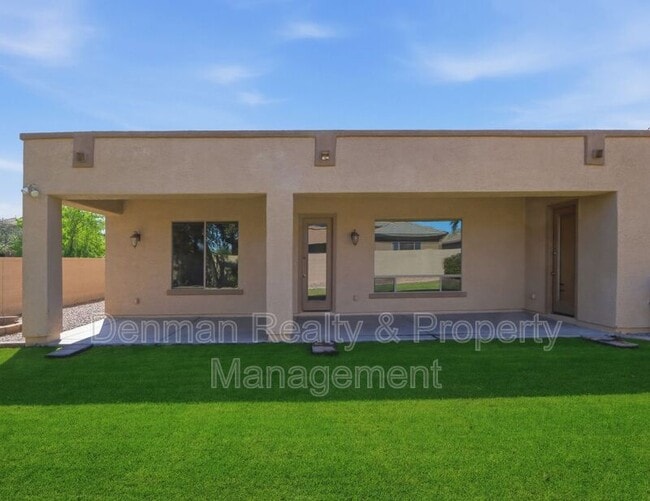 Building Photo - 3146 E Coconino Dr