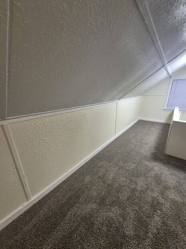 Building Photo - COZY CUTE & FRESHLY RENEWED 3 B.R. HOUSE!!