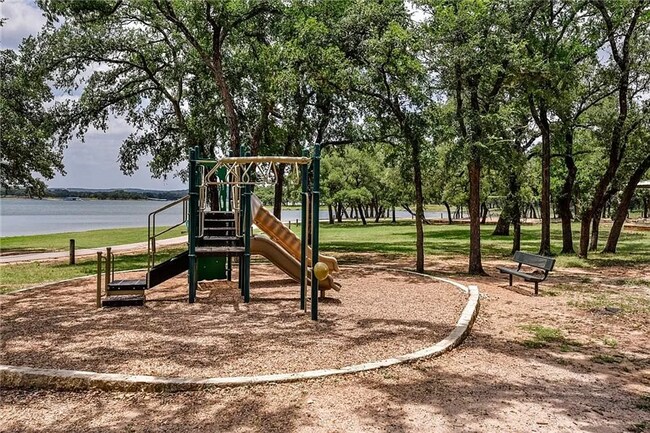 Building Photo - 3 BR/2 BA - 1554 SF Home in LAGO VISTA!!!