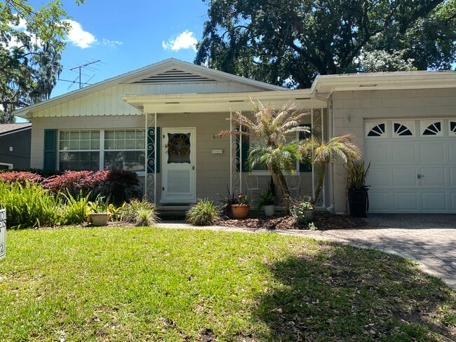 Building Photo - 612 Stetson St