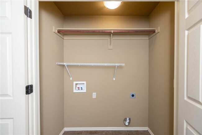 Building Photo - 515 Liem Cir