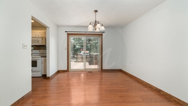 Building Photo - 5 Bedroom 3.5 Bath Home in Discovery @ Rockrimmon