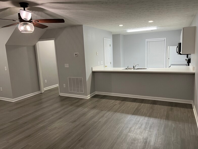 Living facing kitchen - 1477 N Donahue Dr