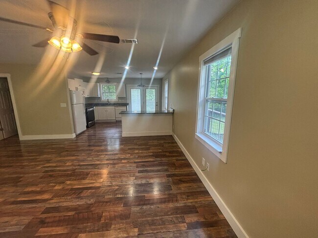 Building Photo - Fully Updated 2BR with Garage, Fenced Yard & Prime Johnson City Location