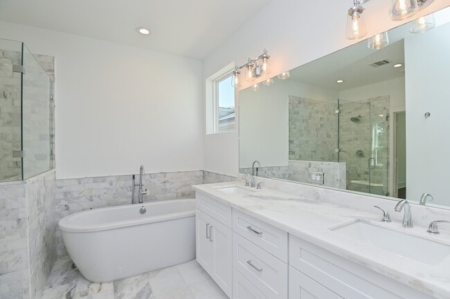 Building Photo - 4317 Koehler St