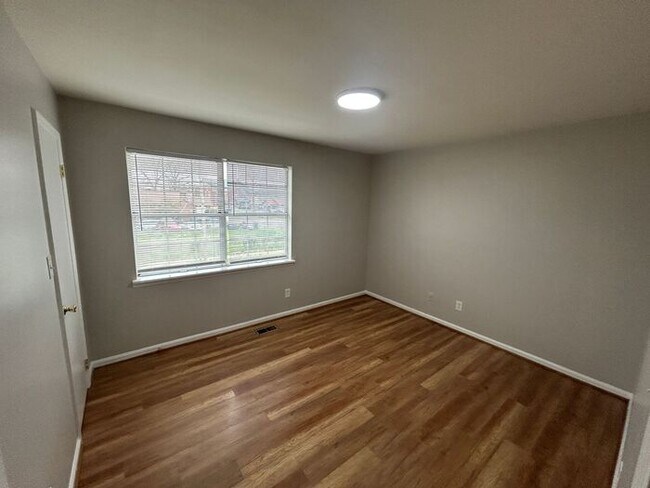 Building Photo - 1100 Cotton Ave SW