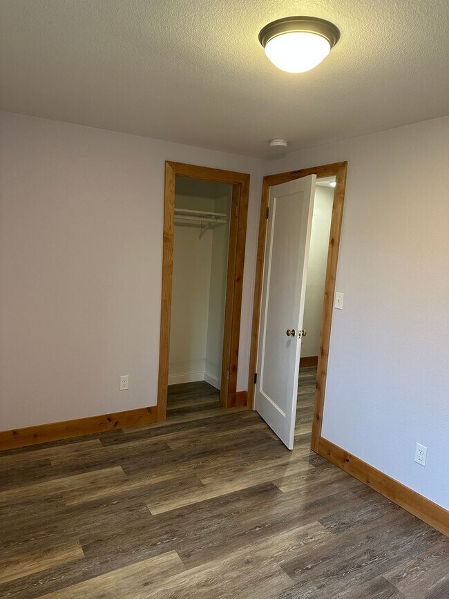 Building Photo - 6 month or 18 month lease offered for remodeled house