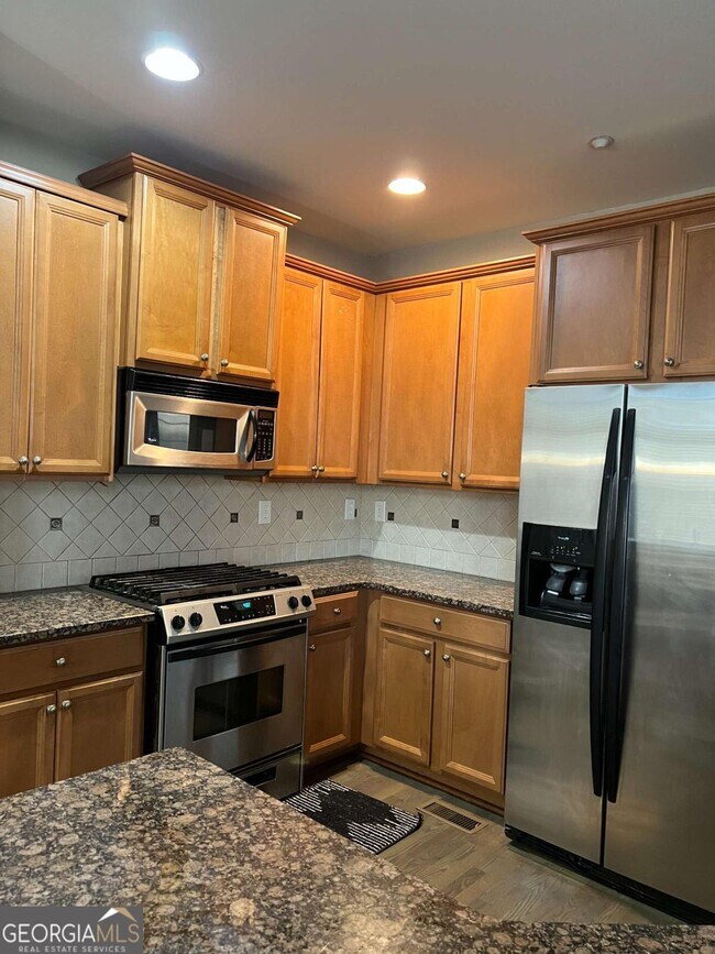 Building Photo - 608 Maple Grove Way