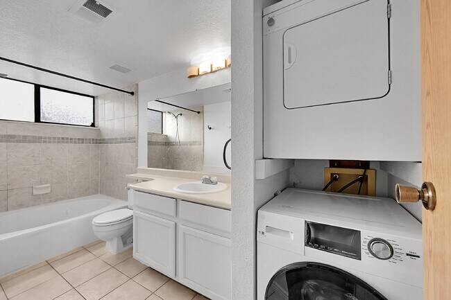 Building Photo - $1,495.00 - 1 Bedroom, 1 Bathroom Condo in Lakewood with Cozy Fireplace!