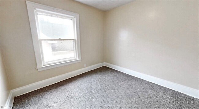 Building Photo - 3045 E 130th St