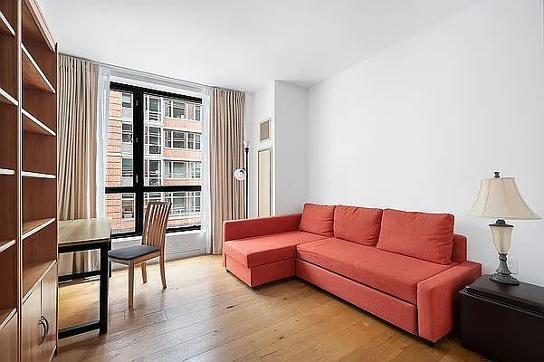 Building Photo - 540 W 28th St