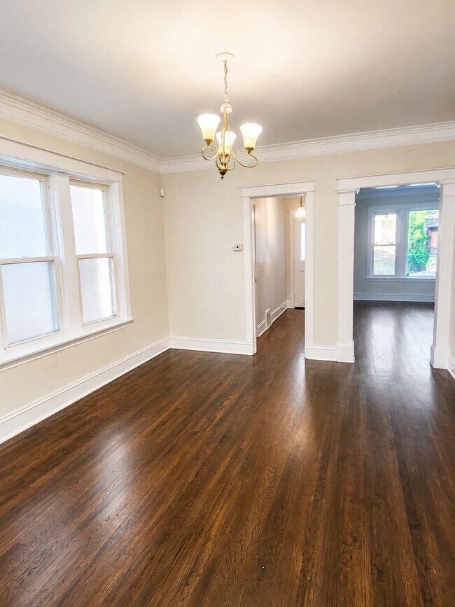 Building Photo - 7514 S Langley Ave