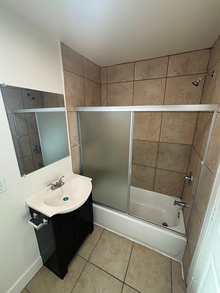 Building Photo - 156 E 119th St