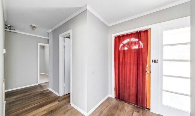 Building Photo - 2363 Robin Hood Rd