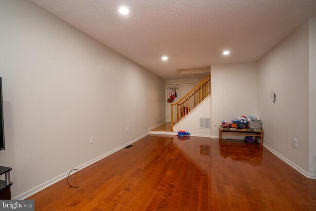 Building Photo - 16 Thoreau Dr