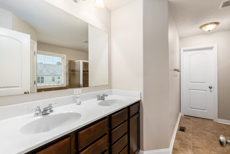 Building Photo - 294 McElhinny Ln