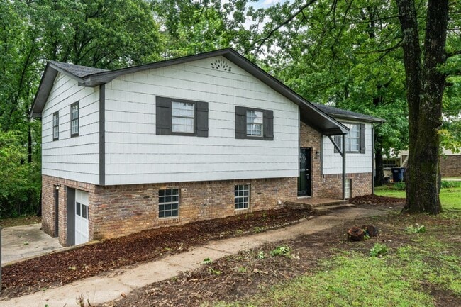 Building Photo - Now Leasing! 4-Bedroom Home with Modern Features & Great Layout