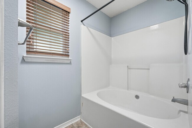 Building Photo - 1243 Jefferyscot Dr