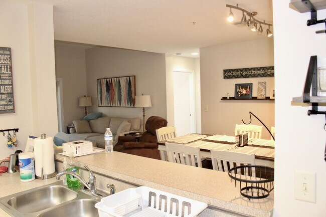 Building Photo - 1150 Town Center Dr